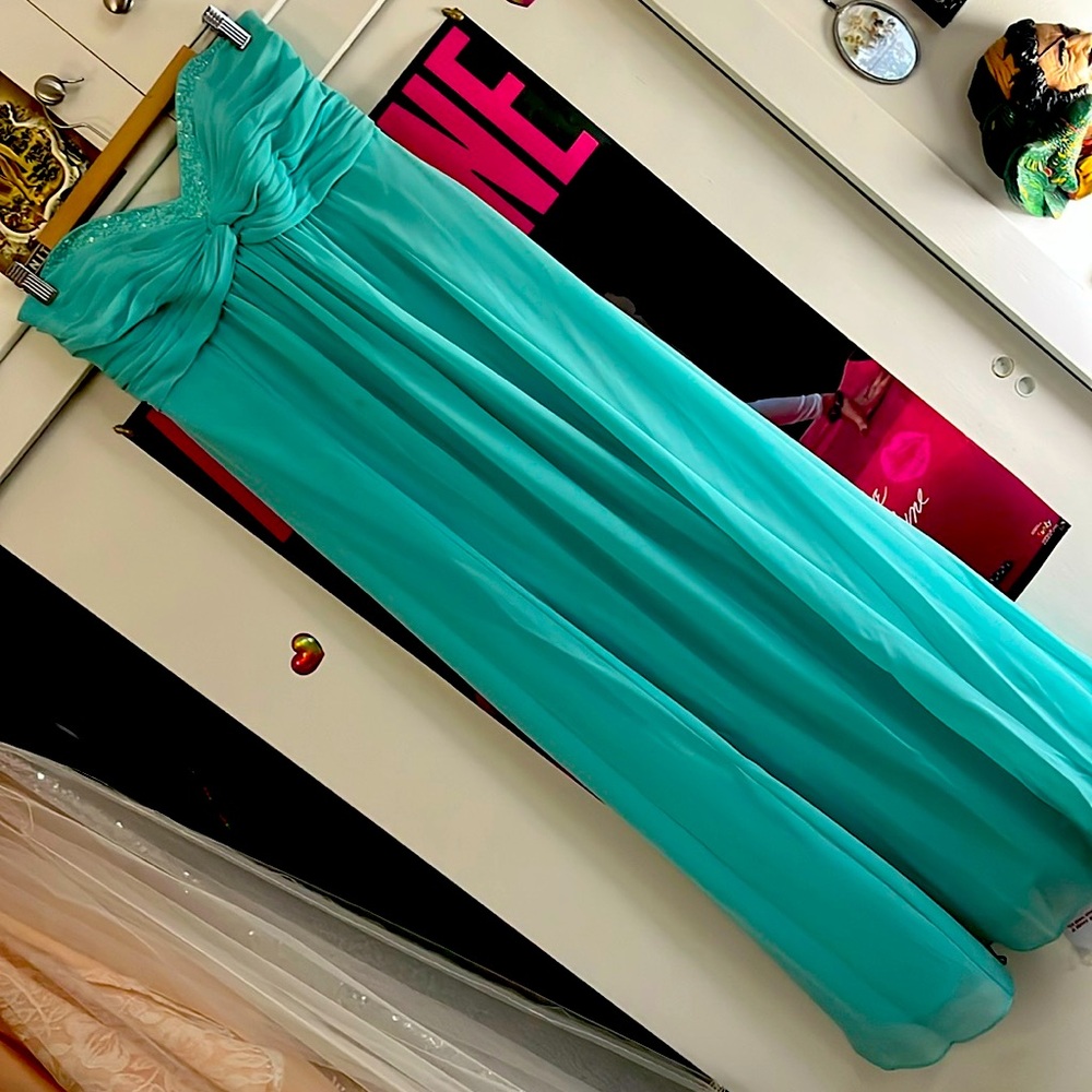 🩵 Turquoise Formal/Bridesmaids Dress with Sequin Bust and Optional Straps 🩵